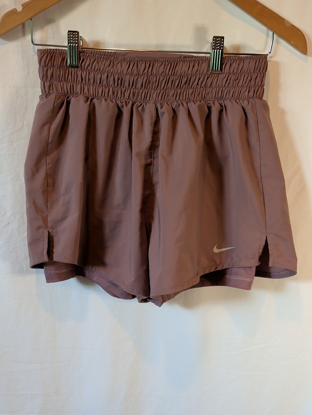 Nike Women's Mauve Dri Fit 2in1 Athletic Running Shorts with Elastic Waistband